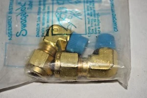 2 SWAGELOK B-500-2-2 BRASS ELBOW 5/16" TUBE FITTING X 1/8" MNTP - Picture 1 of 3