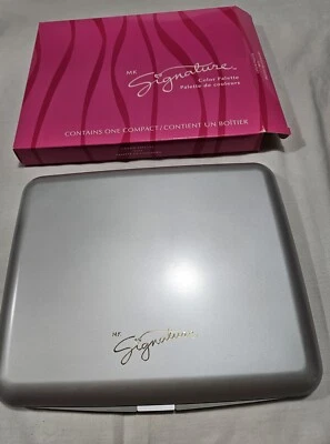 Paleta de cores Mary Kay Signature--Suporta sombras, blushes, lábios assinatura MK. - Imagem 1 de 2