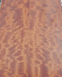 Chapa de madera preacabada con figuras moteadas Makore 13"" x 18"" (1/12"" de espesor - Imagen 1 de 2