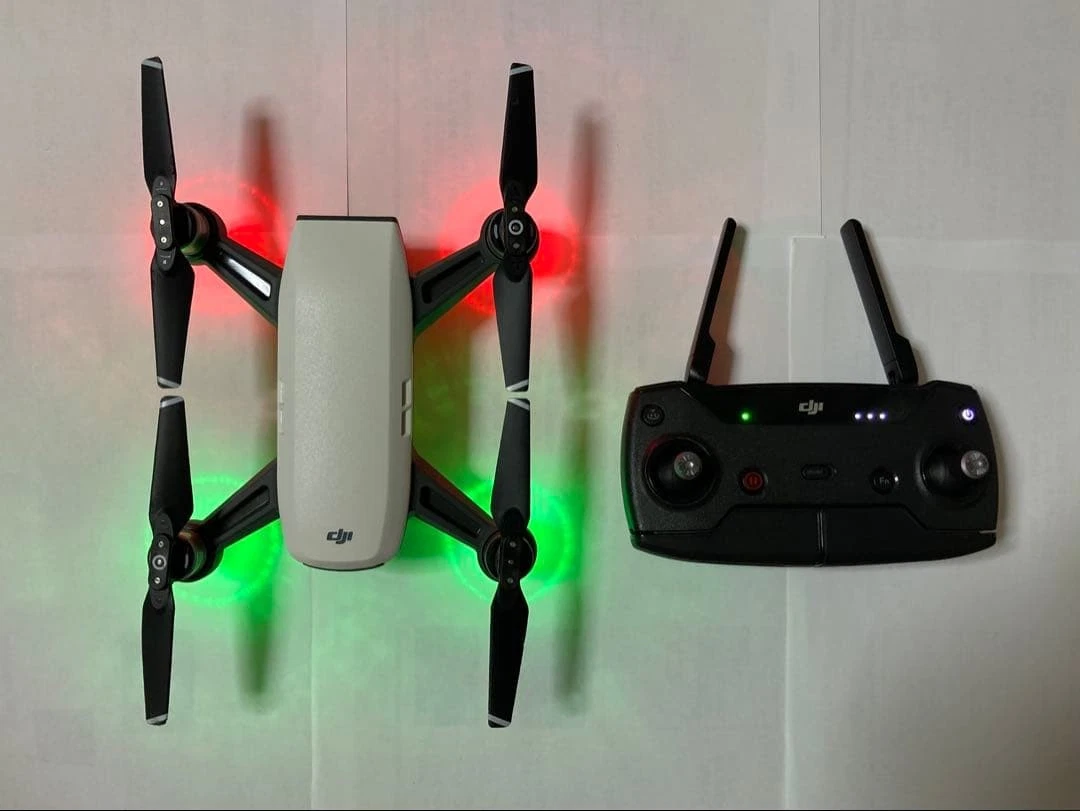 ホビーラジコン dji spark Amazon.com: DJI Spark With Remote Control Combo (White) (Renewed