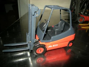 Carretilla elevadora 1:25 Conrad Linde E25 modelo 2985 sin VP - Imagen 1 de 1