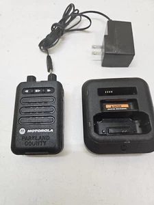 Motorola Minitor VI 406-430 MHz UHF Fire EMS cercapersone a 5 canali con caricabatterie - Foto 1 di 5