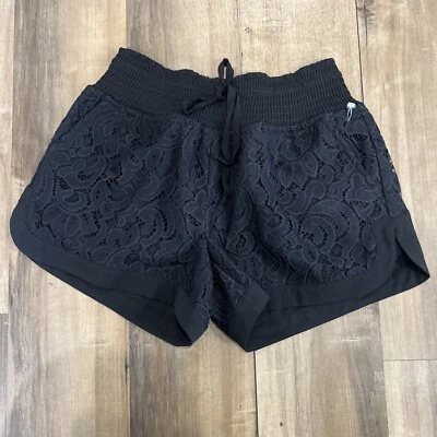 Pantalones cortos de encaje Cabi talla XS negros elásticos Foto 1 de 4