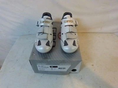 Zapatos para mujer Giro Solara 38,0 (EE. UU. 6,5) blancos/plateados al por menor $149,95 Foto 1 de 4