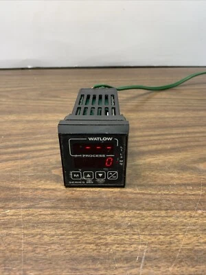 Watlow 965 Series  965A-3CDO-0000 Temperature Controller.  - Image 1 of 4