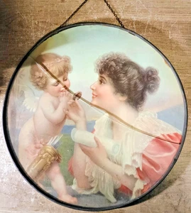 Antike Lithographie Schornstein Abzug Abdeckung Dame mit Cherub/Amor VIKTORIANISCH 9,5" - Bild 1 von 2