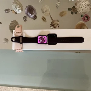 Apple Watch Serien 5 GPS 40mm Aluminium Case mit Sportarmband Lila Wie Neu - Bild 1 von 3