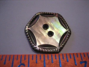 Vintage Med 7/8" Carved Smokey Mother Of Pearl MOP Shell Button - M237A - Picture 1 of 5