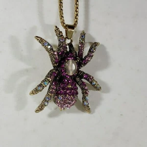 Collana Betsey Johnson 30" con ciondolo strass rosa ragno - Foto 1 di 6