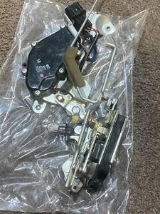 Mitsubishi Genuine Part MC146722 Door Latch/Actuator R/H Side - Bild 1 von 7