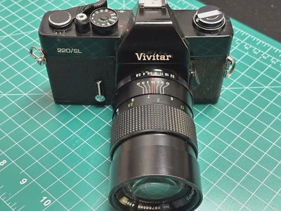 Good Condition - Vivitar 220/SL 35mm Cam. with Vivitar 135mm f2.8 - TESTED - Image 1 of 4