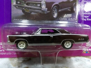 WHITE LIGHTNING 1967 PONTIAC GTO JOHNNY LIGHTNING CLASSIC GOLD COLLECTION 1:64 - Picture 1 of 5