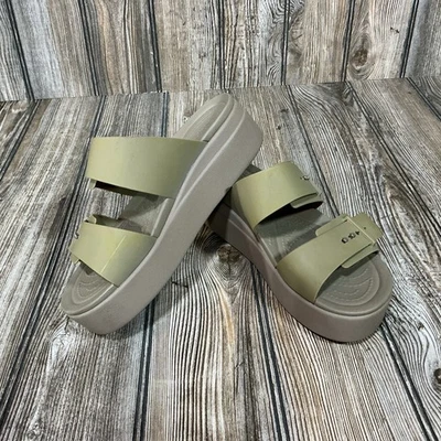 Босоножки Crocs женские размер 8 грибные серо-коричневые с пряжкой ремешком на танкетке на платформе - Изображение 1 из 4