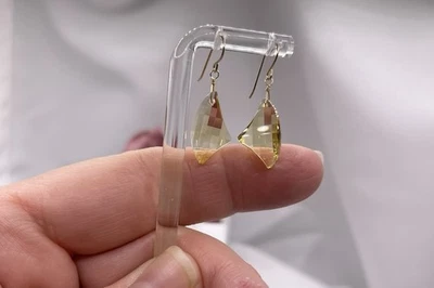 Pendientes de citrino de oro macizo de 14K briolette natural hechos a mano geométricos de 16 mm Foto 1 de 4