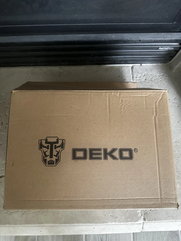 Casco de soldadura de oscurecimiento automático alimentado por energía solar DEKOPRO todo certificado en llamas/aq Foto 1 de 3