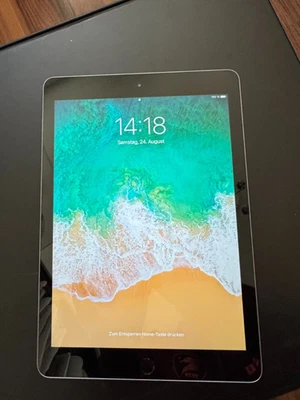 Apple iPad 6.Gen. 32GB, WiFi (Ohne Simlock), 9.7 Zoll - Space Grau Neuwertig! - Bild 1 von 2
