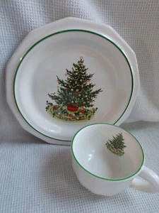 Vintage Pfaltzgraff Christmas Heritage Plate Festive Holiday Tree & Train & Cup - Picture 1 of 5