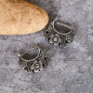 Böhmische Damen Ohrringe hohl geschnitzt Anhänger Ohrringe Vintage Schmuck - Bild 1 von 4