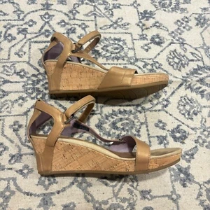 Teva Cork Wedge Capri Sandals Tan Leather Strappy Open-Toe Size 9.5 pearlized - Picture 1 of 10