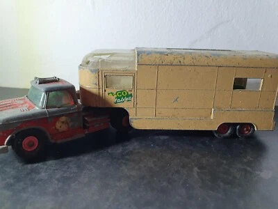 Matchbox Kingsize K16 Dodge Tractor with Articulate Horse Box, Original, 1970’s. - Image 1 of 3