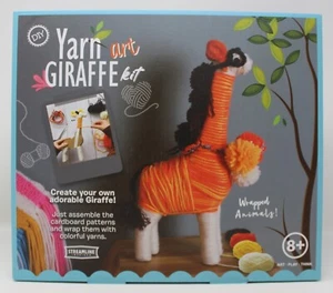 Yarn Art Giraffe Kit - DIY Yarn Art Kit - Streamline Imagined - 8+ - Imagen 1 de 5