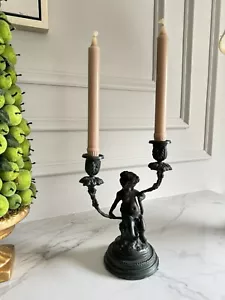 Candelabro vintage Maitland Smith Cast Verdigris metallo putti cherubino - Foto 1 di 7