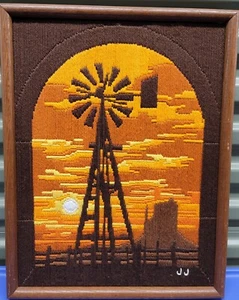 Retro 70er Crewel gerahmte Kunst Windmühle Sonnenuntergang Zaun Herbst makelloser Zustand Vintage - Bild 1 von 8