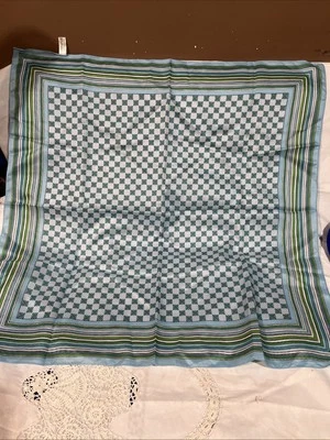 复古 Blue Flowers Spring 围巾 26 英寸 x 26 英寸意大利制造聚酯纤维 — 第 1/4 张图片