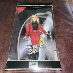 Barbie Ferrari 2000 rotes Leder und Schlüssel ungeöffneter Karton leichte Beschädigung - Bild 1 von 9