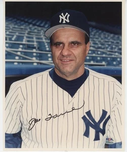 Joe Torre Yankees Signed color 8x10 Photo PSA/DNA auto - Picture 1 of 2
