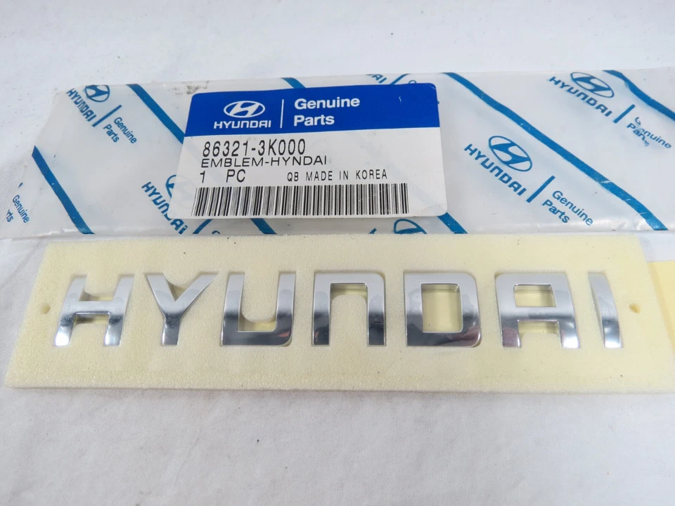 2006-2010 HYUNDAI AZERA SONATA EMBLEMA PARA PLACA DE IDENTIFICAÇÃO DE CRACHÁ DE PORTA-MALAS TRASEIRO FABRICANTE DE EQUIPAMENTO ORIGINAL - Imagem 1 de 3