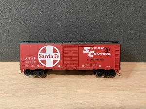 Athearn Ho Scale Santa Fe "Shock Control" 40' Box Car ATSF 16987 Kadee / Metall Wh - Bild 1 von 6