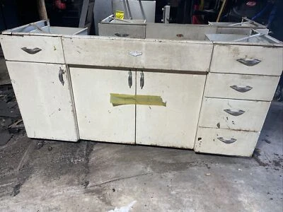 Armário de pia de cozinha vintage Youngstown 5,5’x 2’ entregará ofertas aceitas - Imagem 1 de 4
