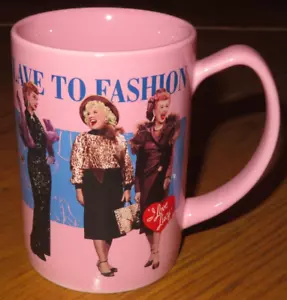 TAZZA tazza caffè ROSA I LOVE LUCY & ETHEL SCHIAVE TO FASHION rosa abbigliamento anni 50 ROSA - Foto 1 di 6