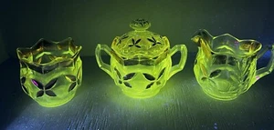 Antikes 4-teiliges EAPG vergoldetes Blütenblatt Starburst Mangangan Glas Milchkännchen & Zucker Tee Set - Bild 1 von 23