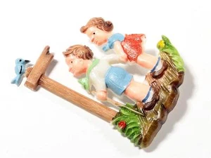 Vintage celluloid hand painted pin brooch walking children bird on sign - Bild 1 von 2