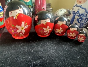 BABUSHKA NESTING JAPANESE WOODEN DOLL--5 dolls in 1 red green pinkblack - Picture 1 of 4