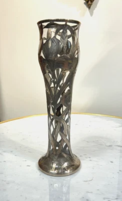 Antique American Sterling Silver Overlay on Clear Glass Art Nouveau Vase - Imagem 1 de 4