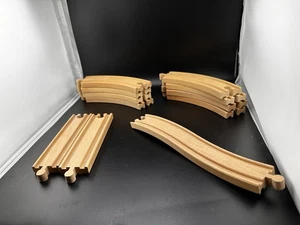 Konvolut 8 Stück Thomas Holzeisenbahn Eisenbahn Gleisstücke Brio kompatibel - Bild 1 von 10