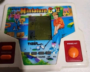 1987 TIGER MINIATURE GOLF ELECTRONIC HANDHELD LCD VIDEO GAME GOLF CLUB BALL TOY - Picture 1 of 3