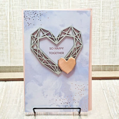 Tarjeta de aniversario American Greetings para pareja plateada 3D madera corazón azul dorado Foto 1 de 4