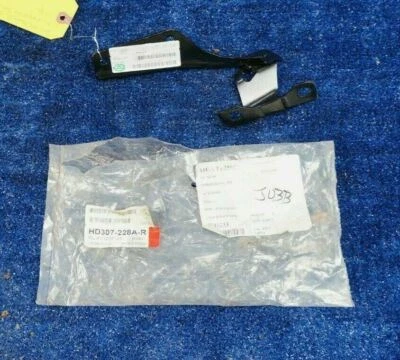 2004 - 2008 ACURA TL OEM FRONT RIGHT RH SIDE HOOD HINGE - BLACK AC1236103 - Image 1 of 4