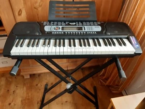 Keyboard mit Ständer - Bild 1 von 9