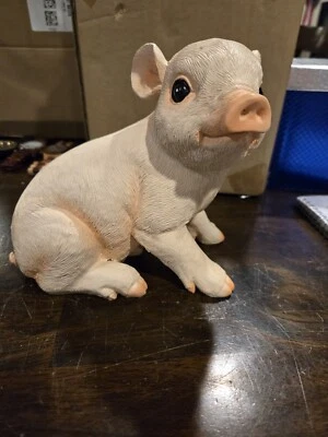 Estatua de lechón de resina Fox River Creations Foto 1 de 4