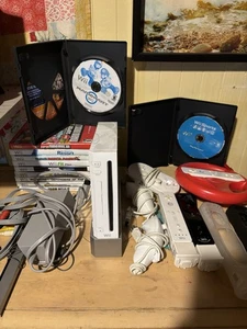 Nintendo Wii Bundle: Game/Accessory - Picture 1 of 3