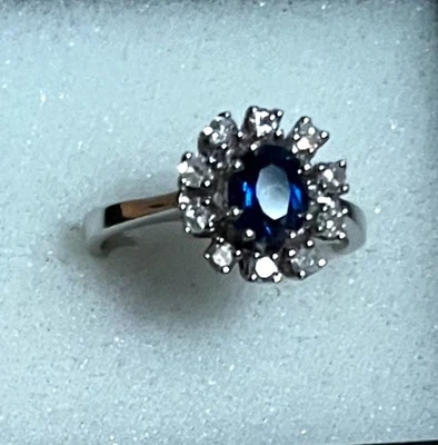 Wert 1550 Ring 0,3 Karat Saphir umrahmt mit 10 Diamanten in Weißgold 585 - Bild 1 von 4