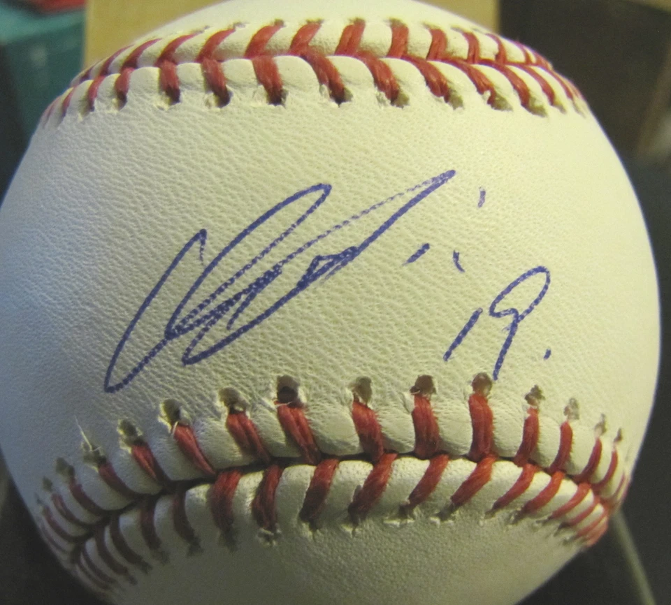 KOJI UEHARA BOSTON RED SOX FIRMADO OML BÉISBOL Foto 1 de 1