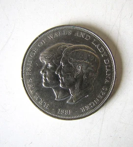 MEDAGLIA LADY DIANA SPENCER E IL PRINCIPE CARLO/ REGINA ELISABETTA 1981 - Picture 1 of 1