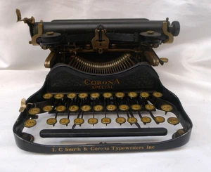 VINTAGE MADE IN USA - CORONA SPECIAL FOLDING  PORTABLE TYPEWRITER - Foto 1 di 18