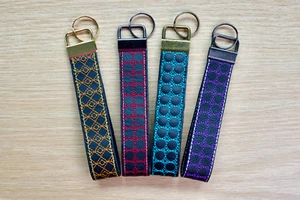 Individuell bestickter Schlüsselanhänger Armband - Wählen Sie Ihr Design, Faden & Hardware - Bild 1 von 5